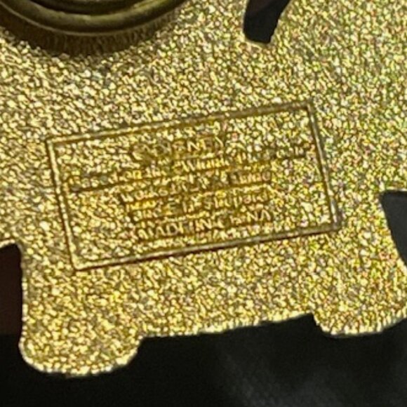 Tigger from Winnie the Pooh St. Patrick's Day 2002 Lapel Hat Vest Pin 1.25" - Picture 15 of 16